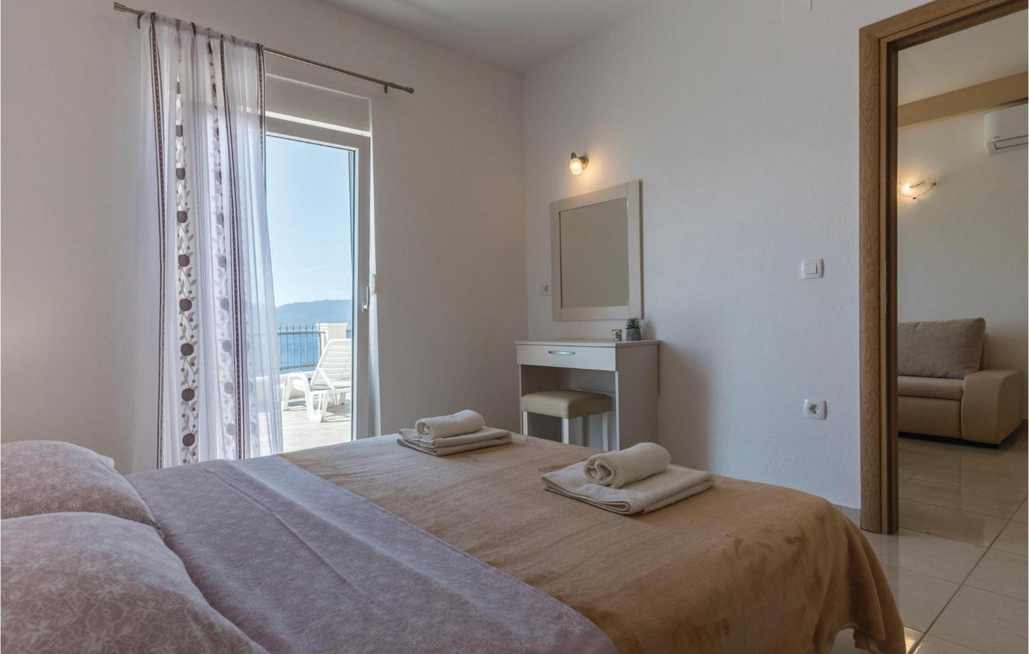 1 Bedroom Amazing Apartment In Komarna 클레크 외부 사진