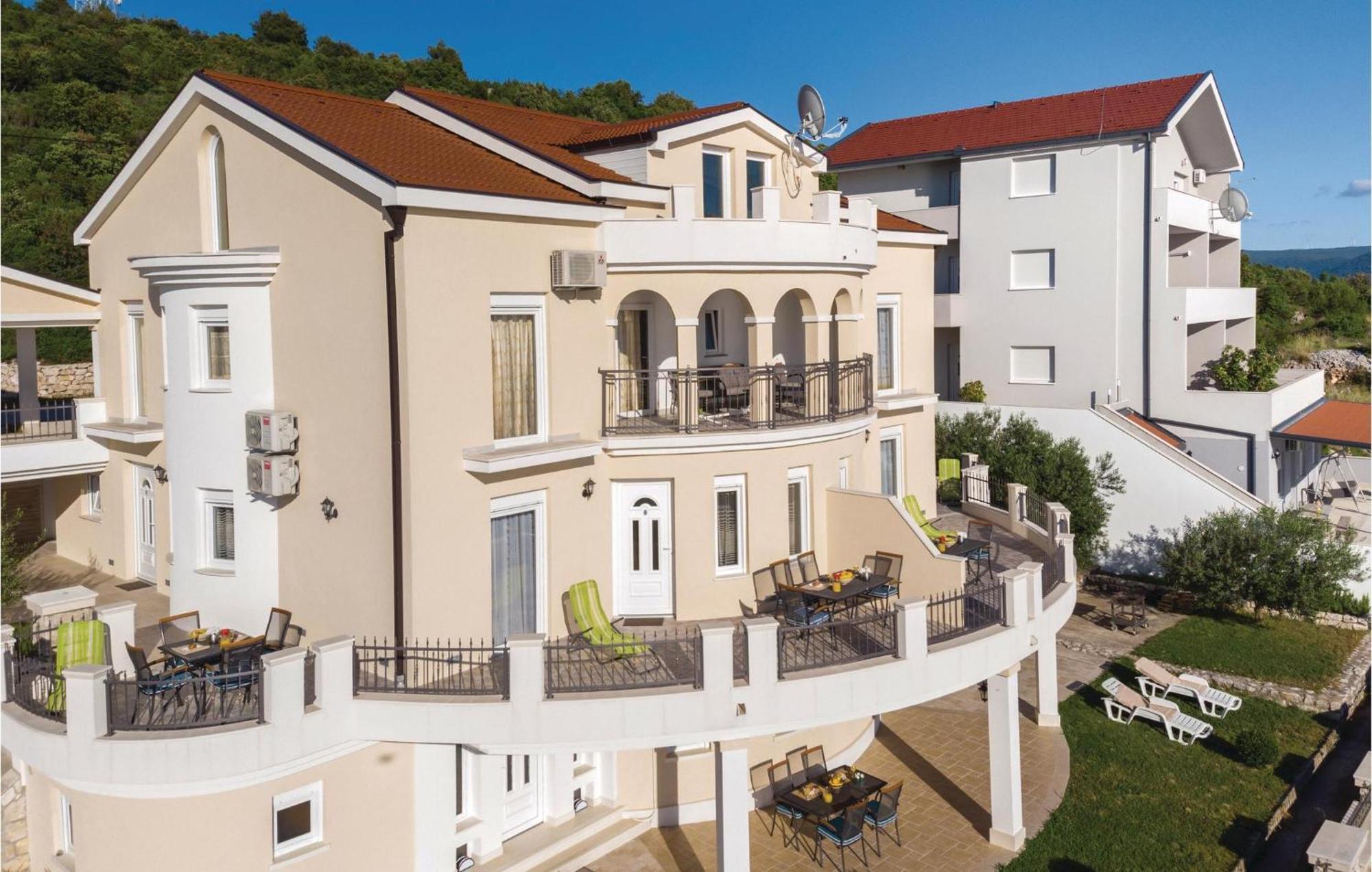 1 Bedroom Amazing Apartment In Komarna 클레크 외부 사진