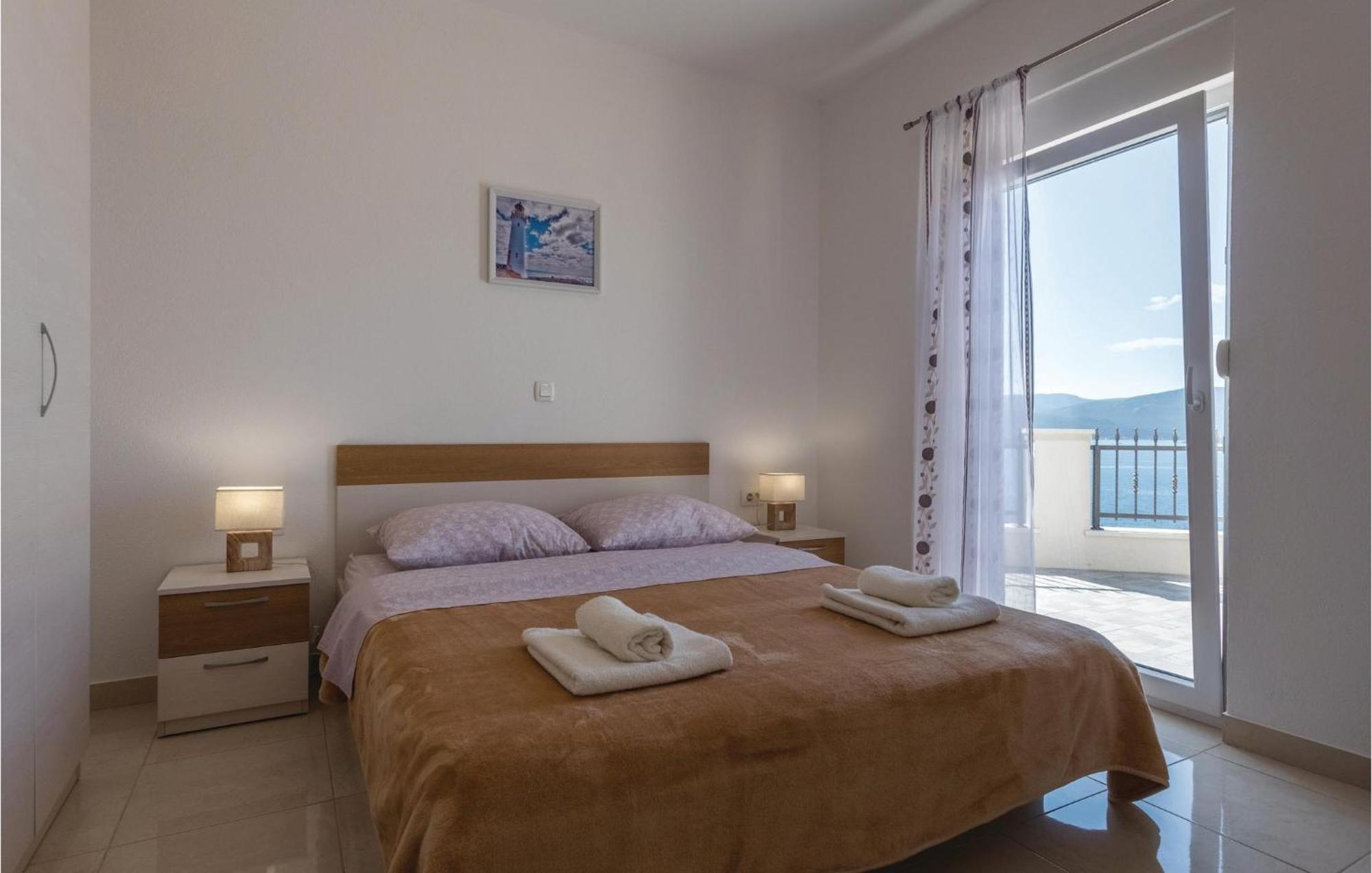 1 Bedroom Amazing Apartment In Komarna 클레크 외부 사진