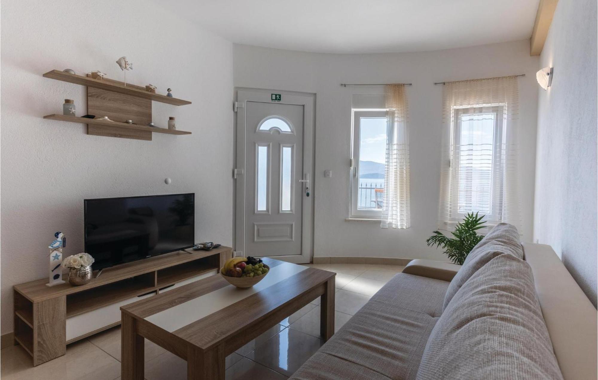 1 Bedroom Amazing Apartment In Komarna 클레크 외부 사진